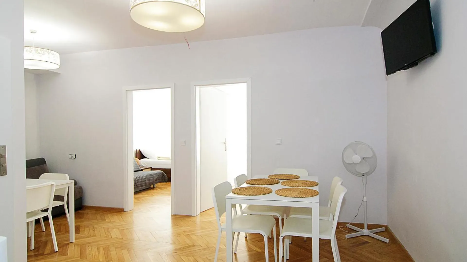 Apartments Legendary Cracovia 0*,